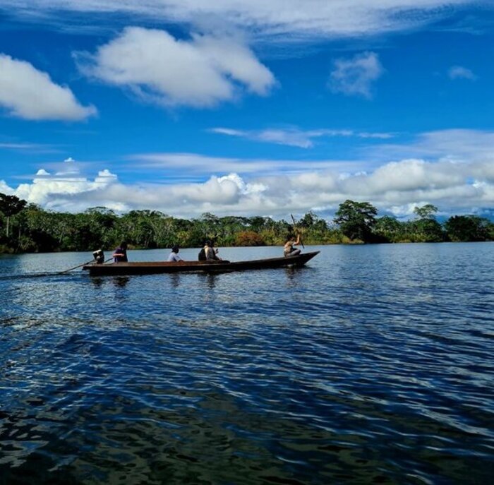 Guardia Indígena del pueblo Shipibo ejerce su autonomía expulsando pescadores ilegales de la laguna Yacumama en Ucayali